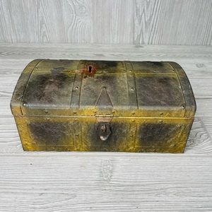 Vintage Treasure Chest Jewelry Box trinket stash box metal / tin decoration bank
